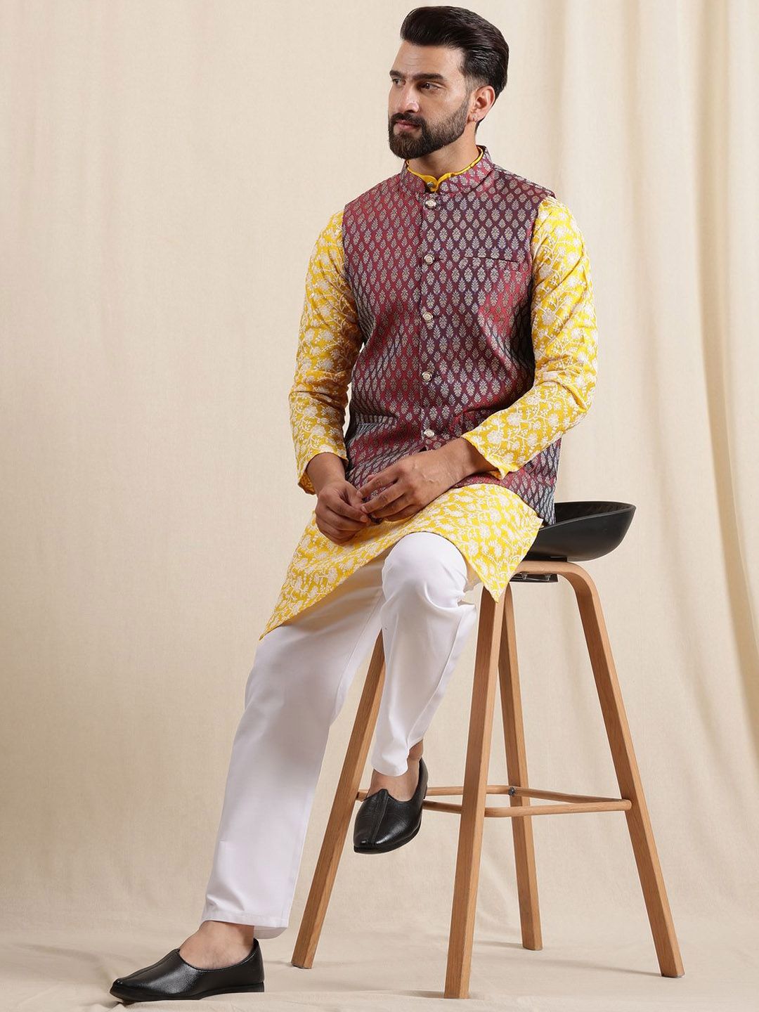 Anouk Men Floral Embroidered Kurta with Pyjama & Nehru jacket