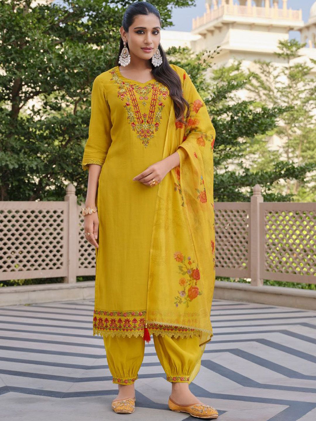 Varanga Floral Embroidered Sweetheart Neck Kurta With Salwar & Dupatta