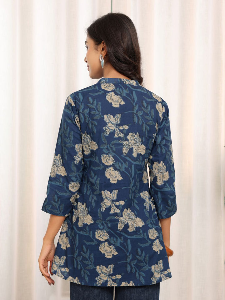Varanga Women Floral Printed Mandarin Collar Pure Cotton Kurti