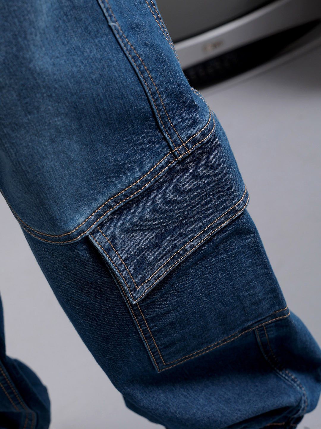 The Indian Garage Co Men Loose Fit Light Fade Cargo Jogger Jeans