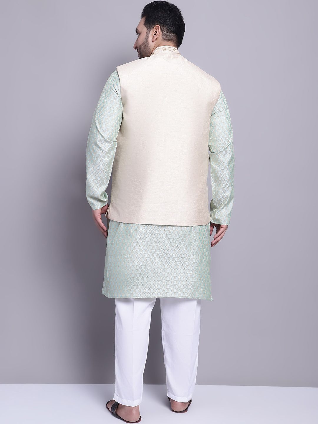SOJANYA PLUS Plus Size Woven Design Kurta With Pyjamas & Nehru Jacket
