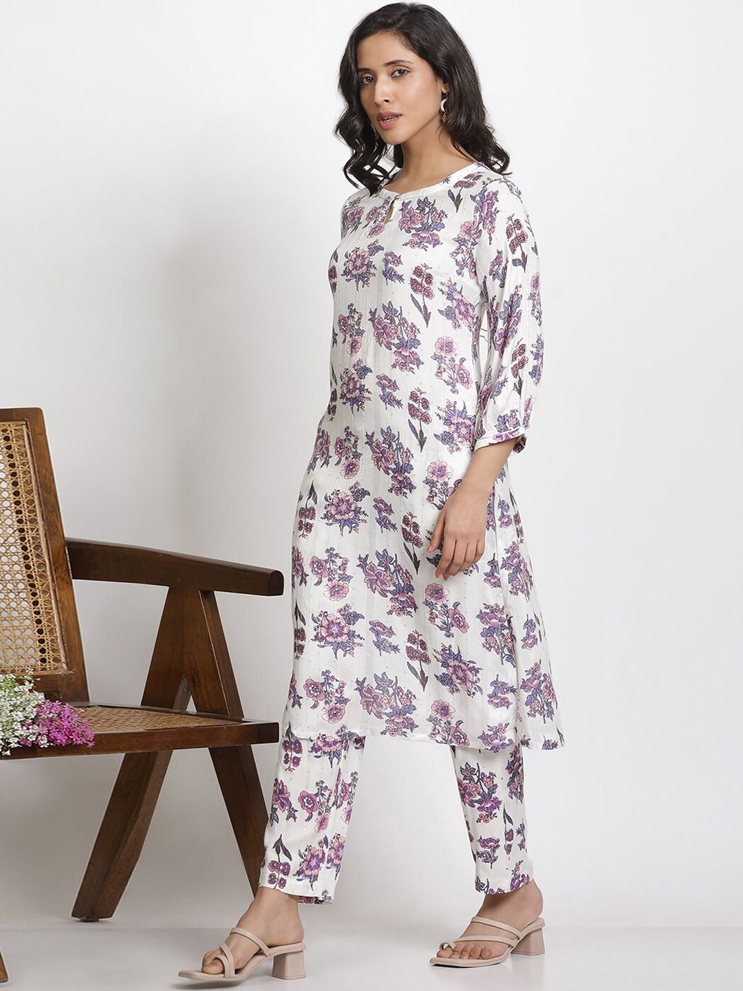 W Women Floral Printed Regular Gotta Patti Round Neck Straight Kurta With Trouser