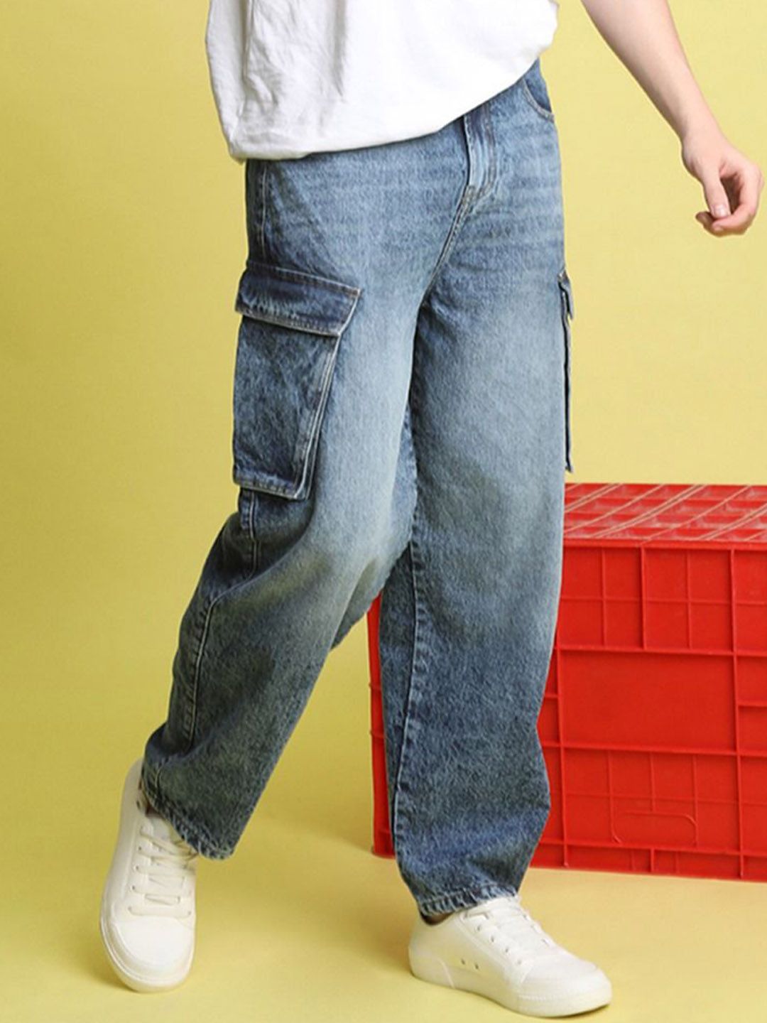 Bene Kleed Men Pure Cotton Light Fade Mid Rise Cargo  Jeans