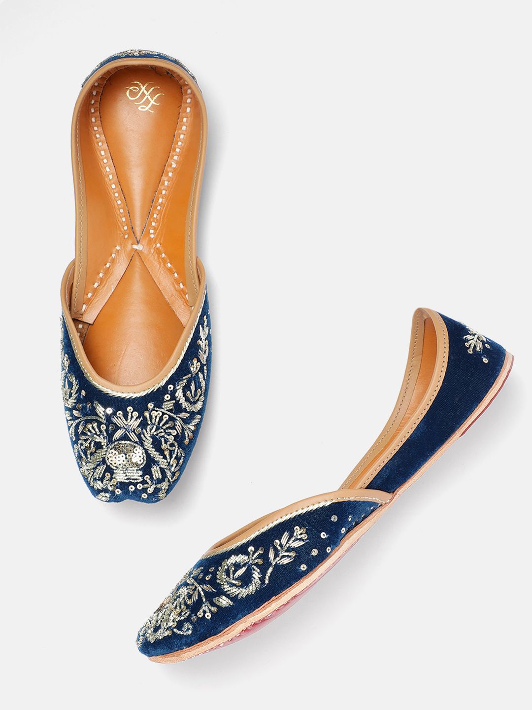 House of Pataudi Women Embellished Ethnic Mojaris Flats