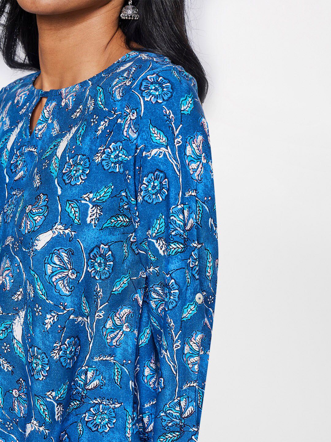 Global Desi Blue & White Floral Print Keyhole Neck Top