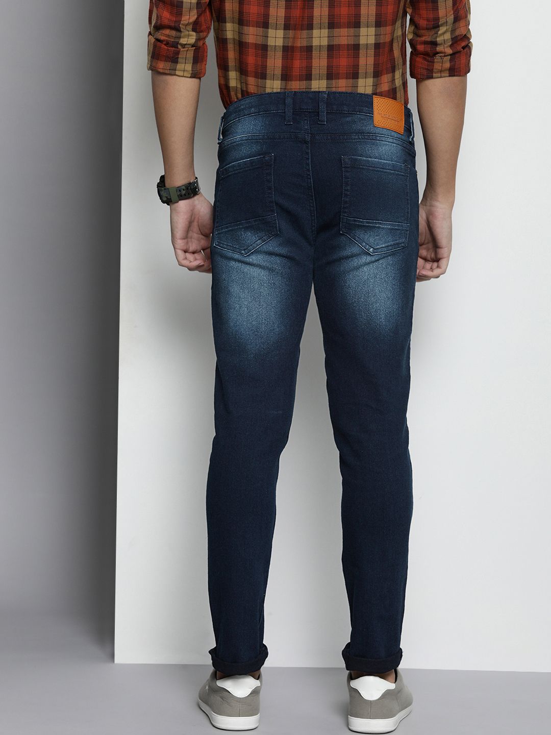The Indian Garage Co Men Blue Slim Fit Low Distress Light Fade Stretchable Jeans