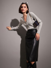 SASSAFRAS Ribbed V-Neck Crop Top