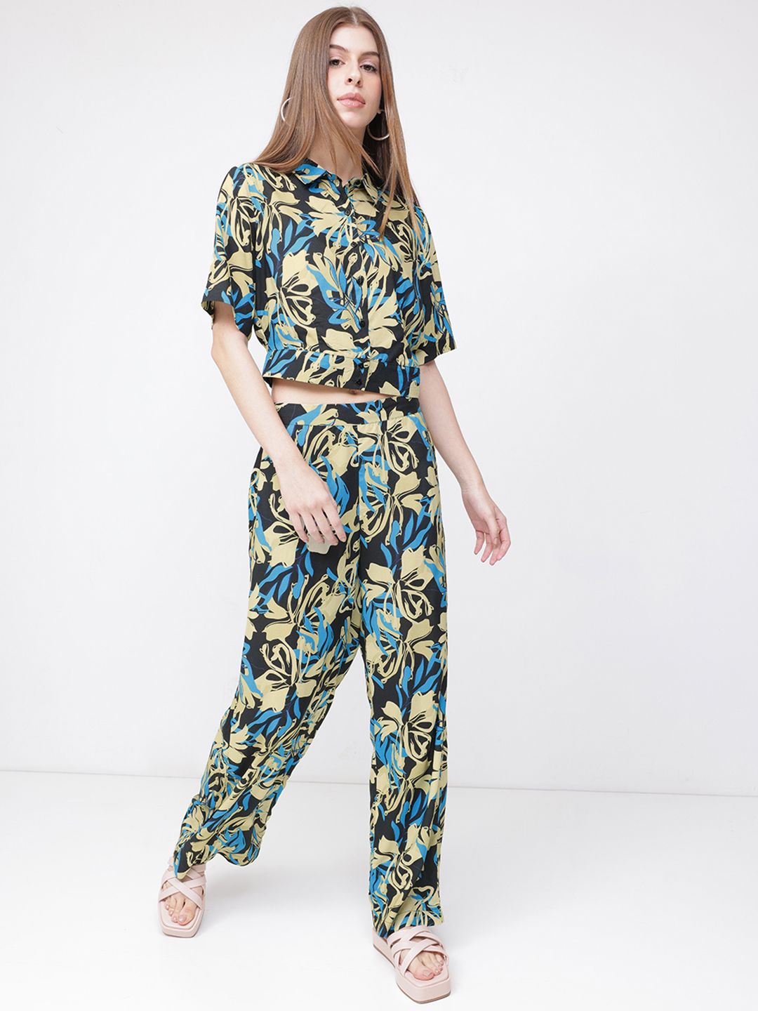 DressBerry Floral Daze Retro Boxy Crop Shirt