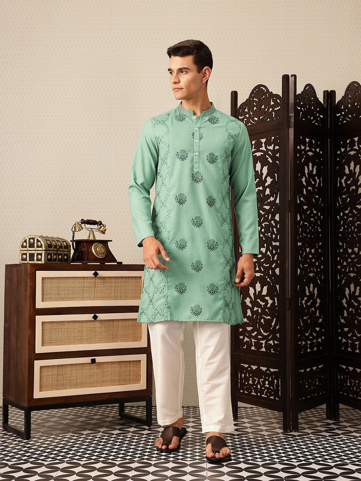House of Pataudi Floral Thread Work Mandarin Collar Jashn Kurta with Trousers