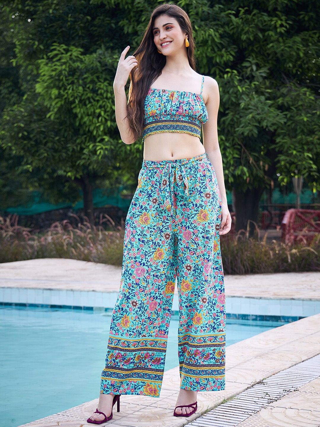 Berrylush Floral Printed Crop Top & Trousers