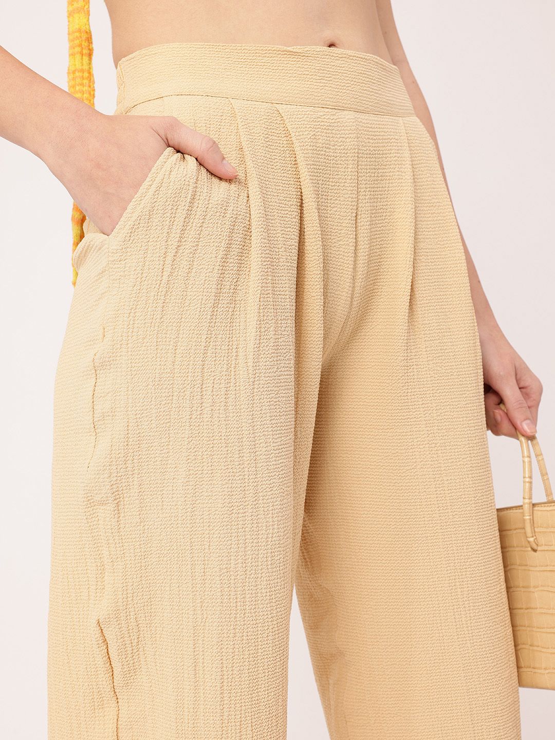 DressBerry Women Street Savvy Seersucker Textured Pleated High-Rise Crop Trousers