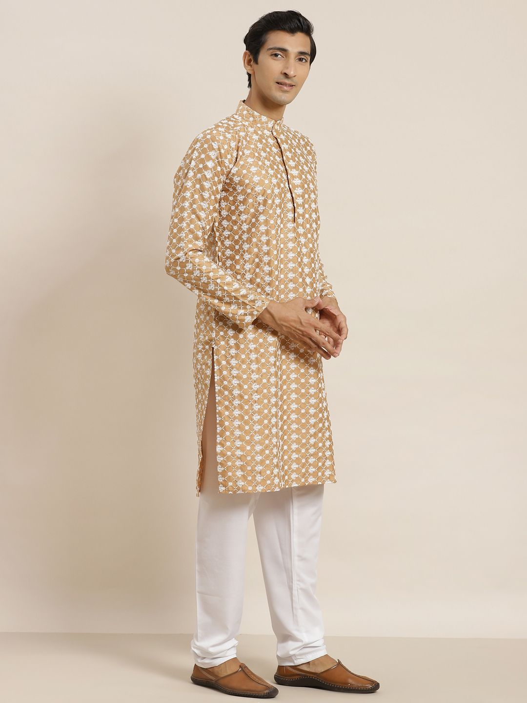SOJANYA Men Beige & White Ethnic Motifs Embroidered Kurta with Churidar & Jacket