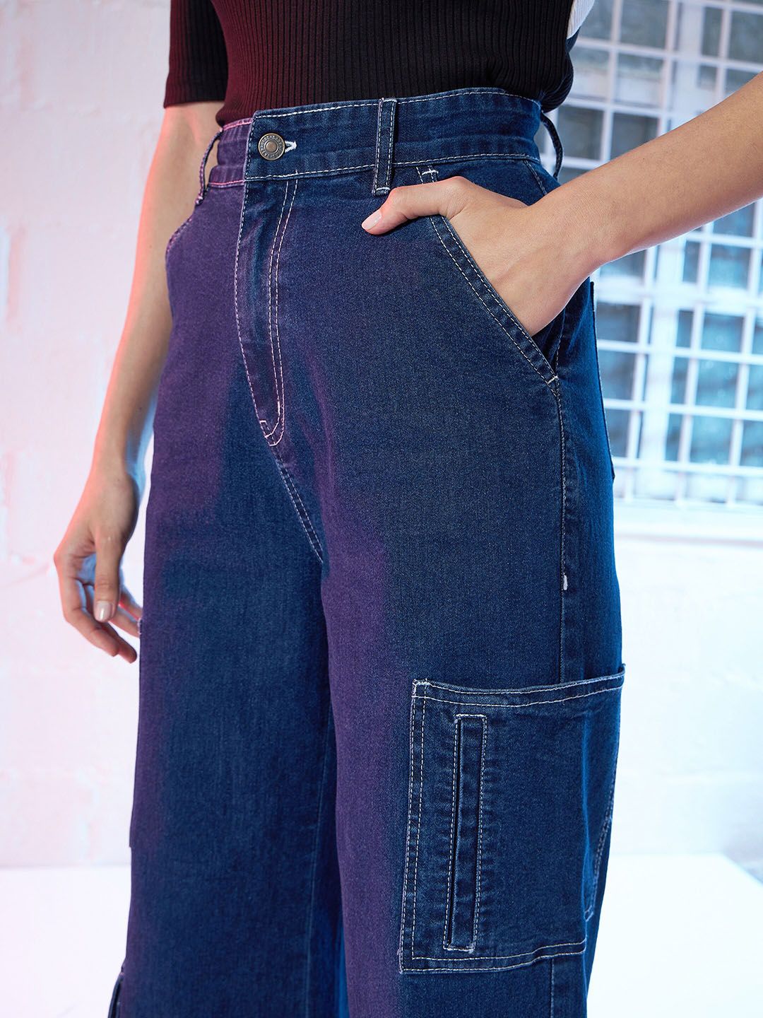 SASSAFRAS Women Blue Straight Fit High Rise Clean Look Light Fade Stretchable Cargo Jeans