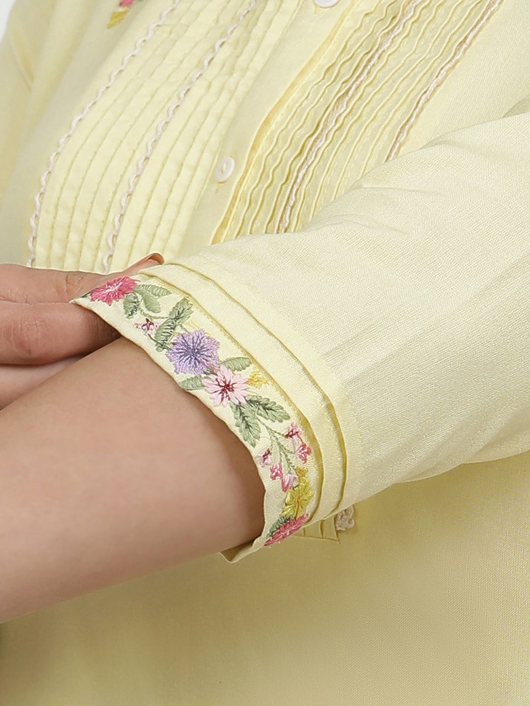 W Floral Embroidered Regular Thread Work Kurta with Trousers