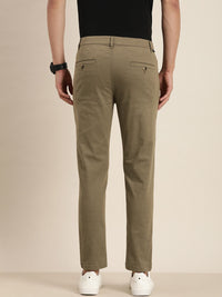 Difference of Opinion Men Solid Ankle-Length Chinos Trousers