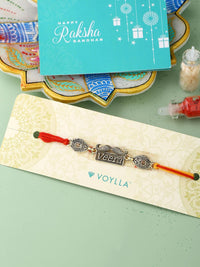 Pereka Antik Voylla Veera Rakhi dengan Pek Roli Chaawal