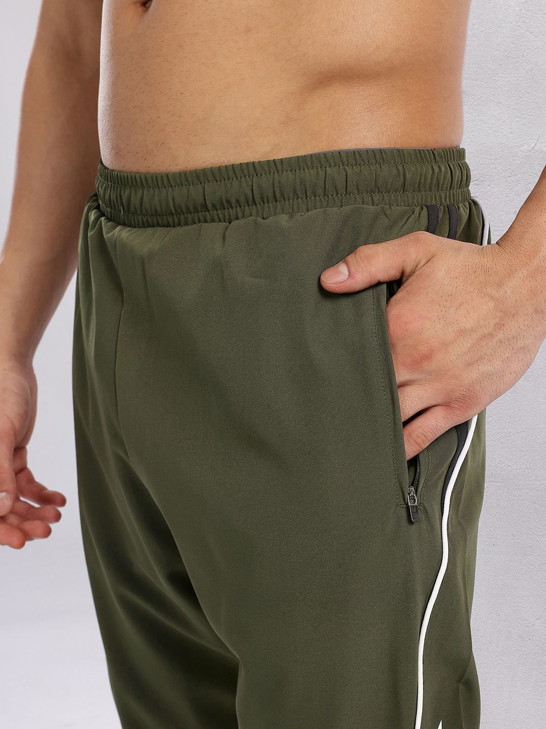 HRX by Hrithik Roshan Men Panelled Rapid-Dry Training Joggers