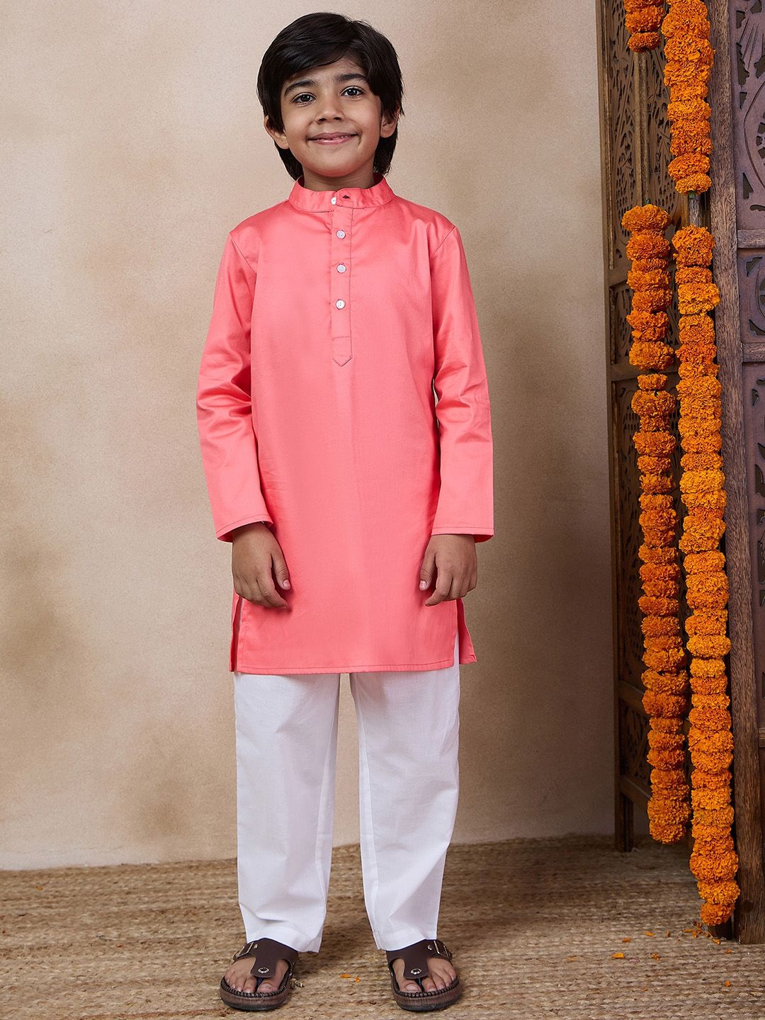 pspeaches Boys Mandarin Collar Long Sleeves Straight Kurta With Pyjamas & Jacket