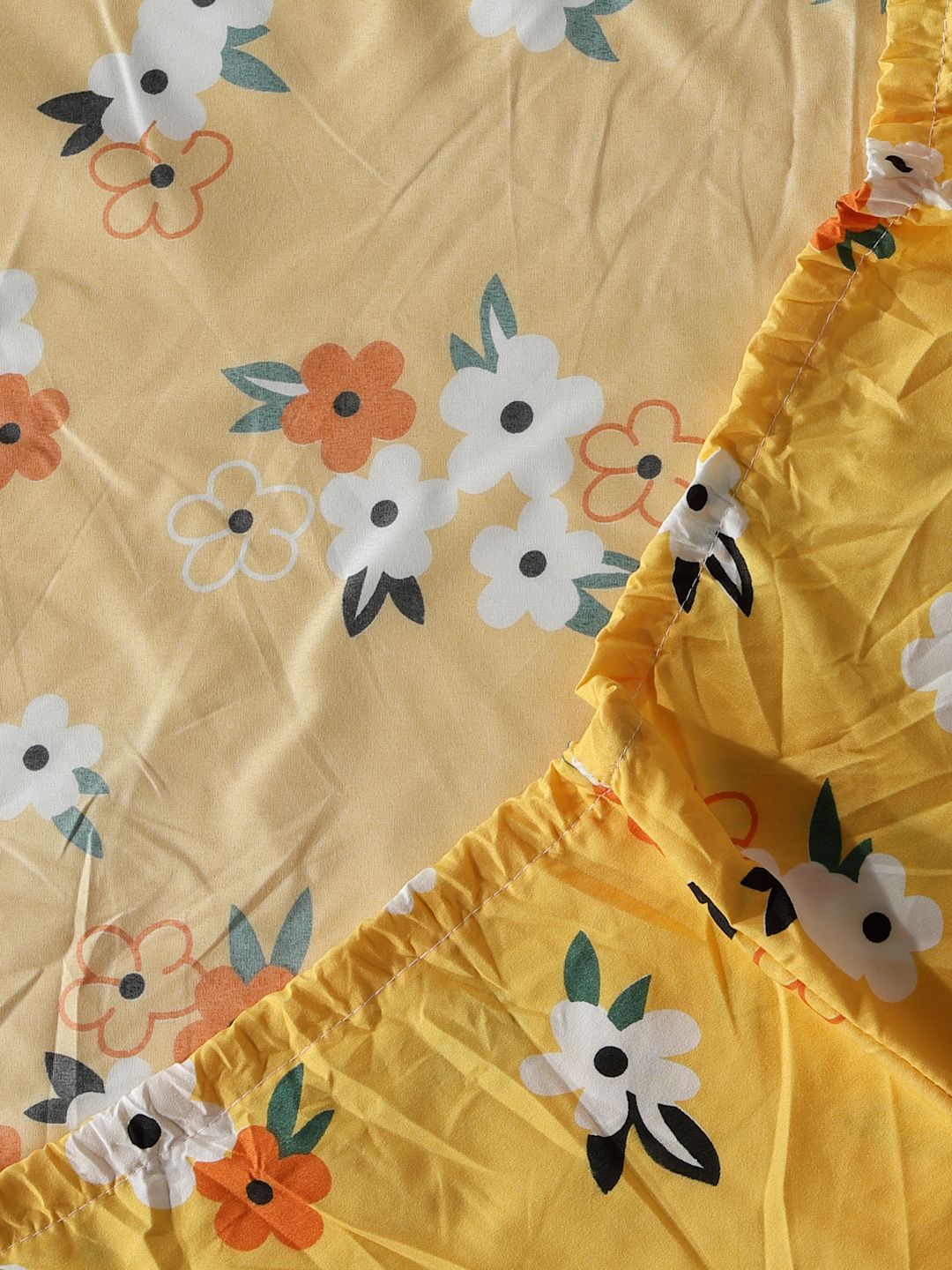 KLOTTHE Yellow & Red Floral 300 TC Fitted King Bedsheet with 2 Pillow Covers