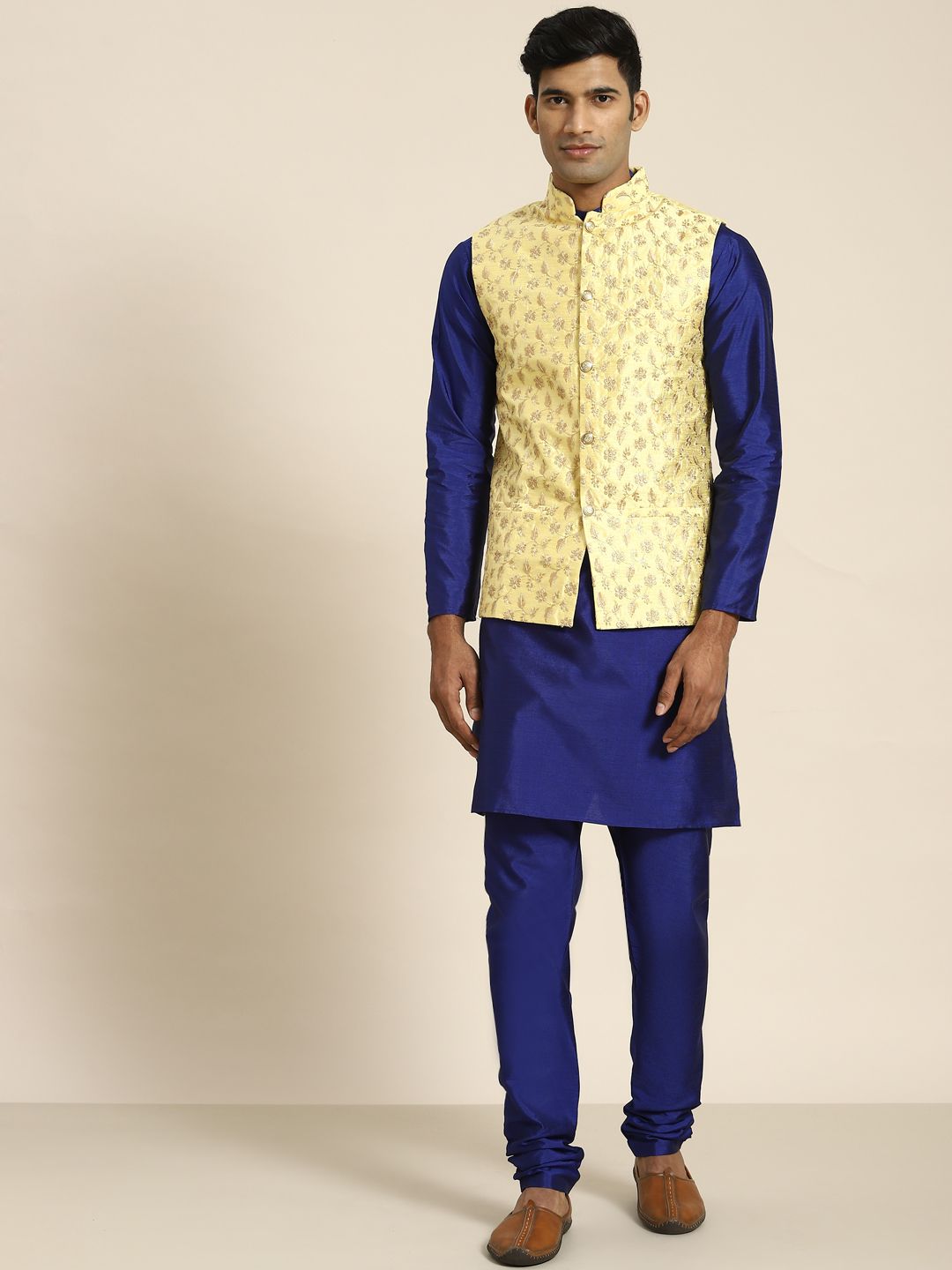 SOJANYA Men Navy Blue Kurta dengan Churidar