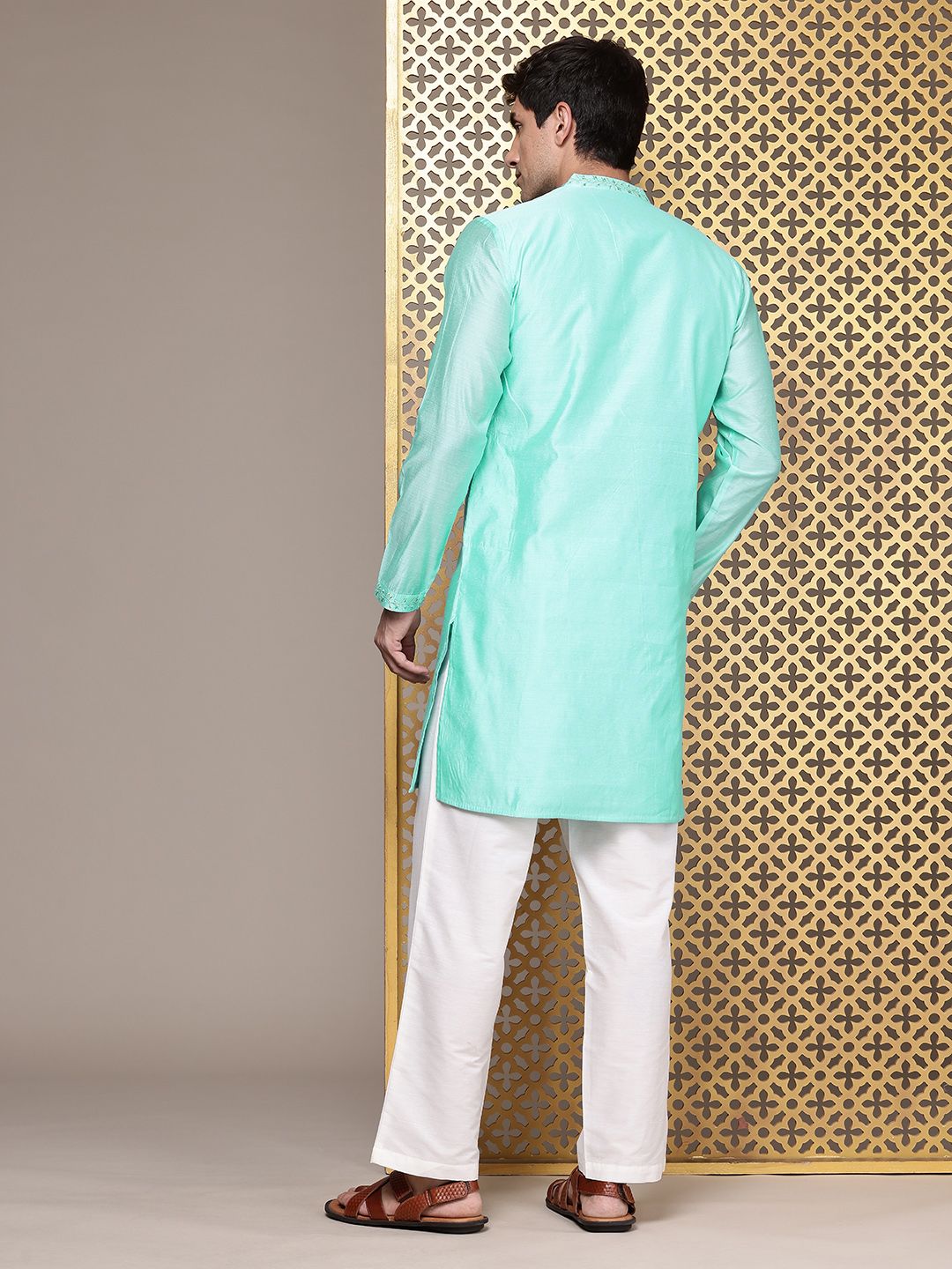 House of Pataudi Mandarin Collar Floral Embroidered Jashn Kurta