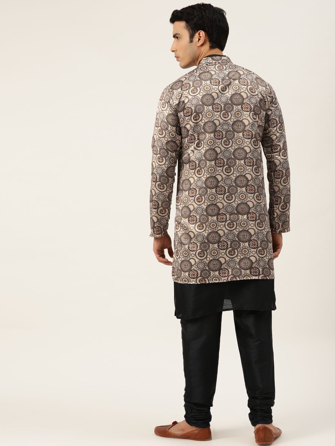 SOJANYA Set Kurta Solid Hitam Lelaki Dengan Jaket Bercetak