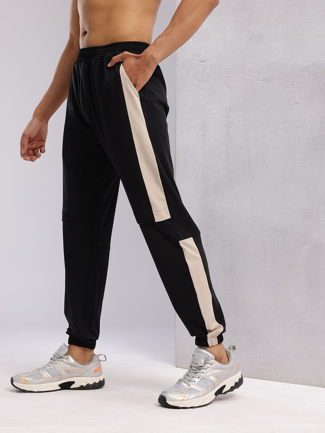 HRX by Hrithik Roshan Men Contrast Panel Rapid-Dry Training Joggers