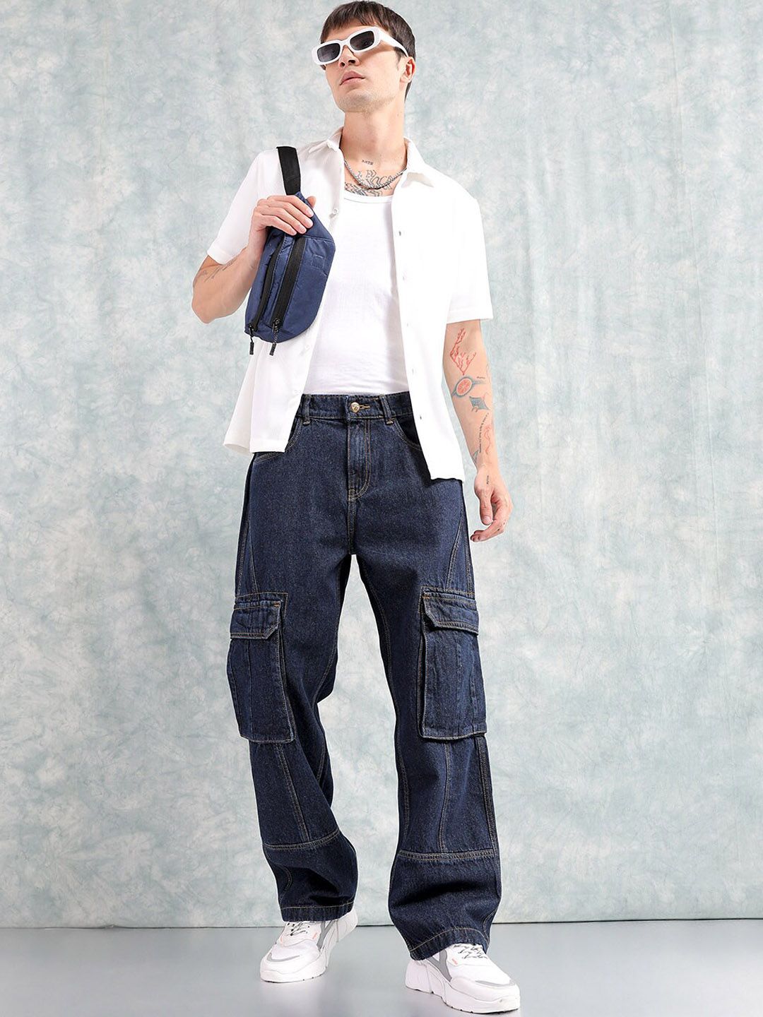 The Indian Garage Co Navy Blue Men Mid-Rise Relaxed Fit Light Fade Cargo Cotton Jeans