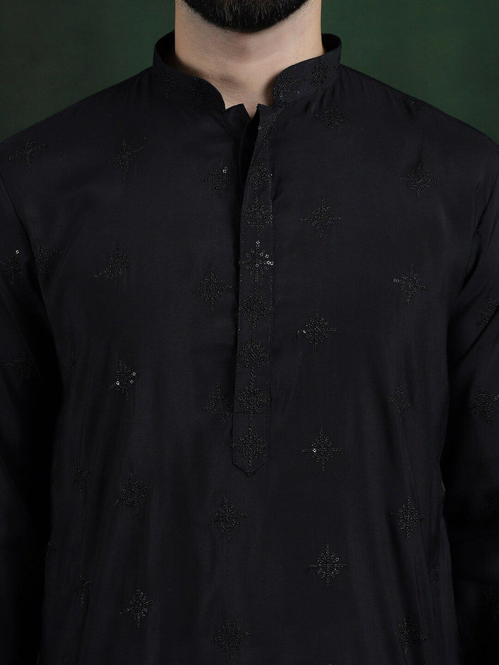 SOJANYA Ethnic Motifs Embroidered Mandarin Collar Sequinned Straight Kurta