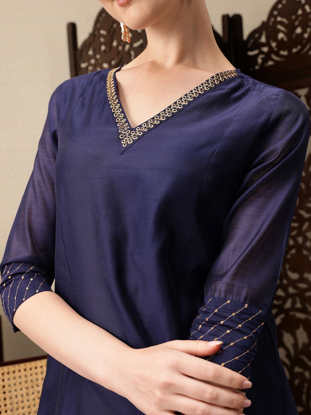 House of Pataudi V-Neck Thread Work Jashn Kurta