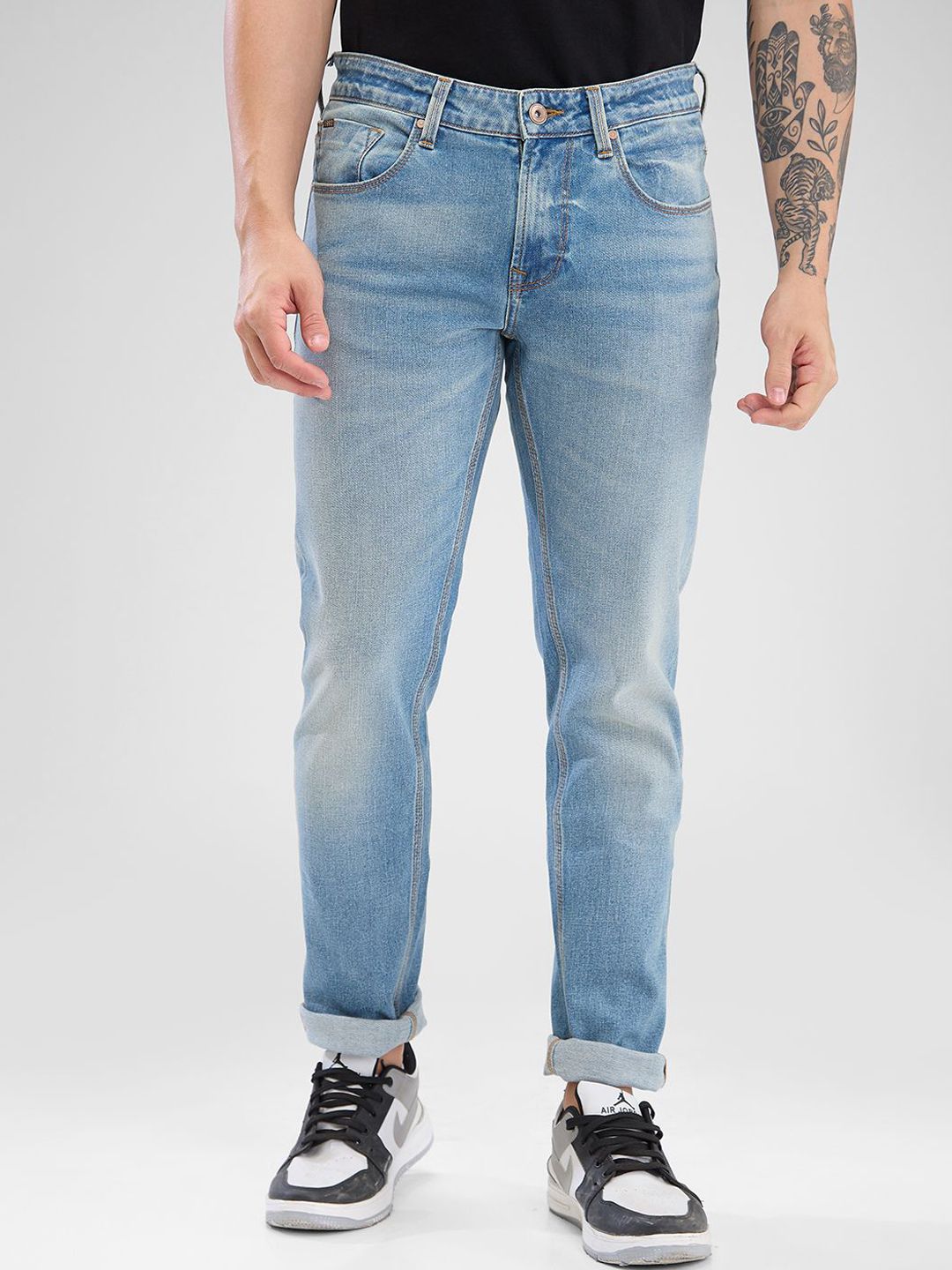 Spykar Men Slim Sesuai Rendah Beratur Rendah Look Heavy Fade Jeans Regangan