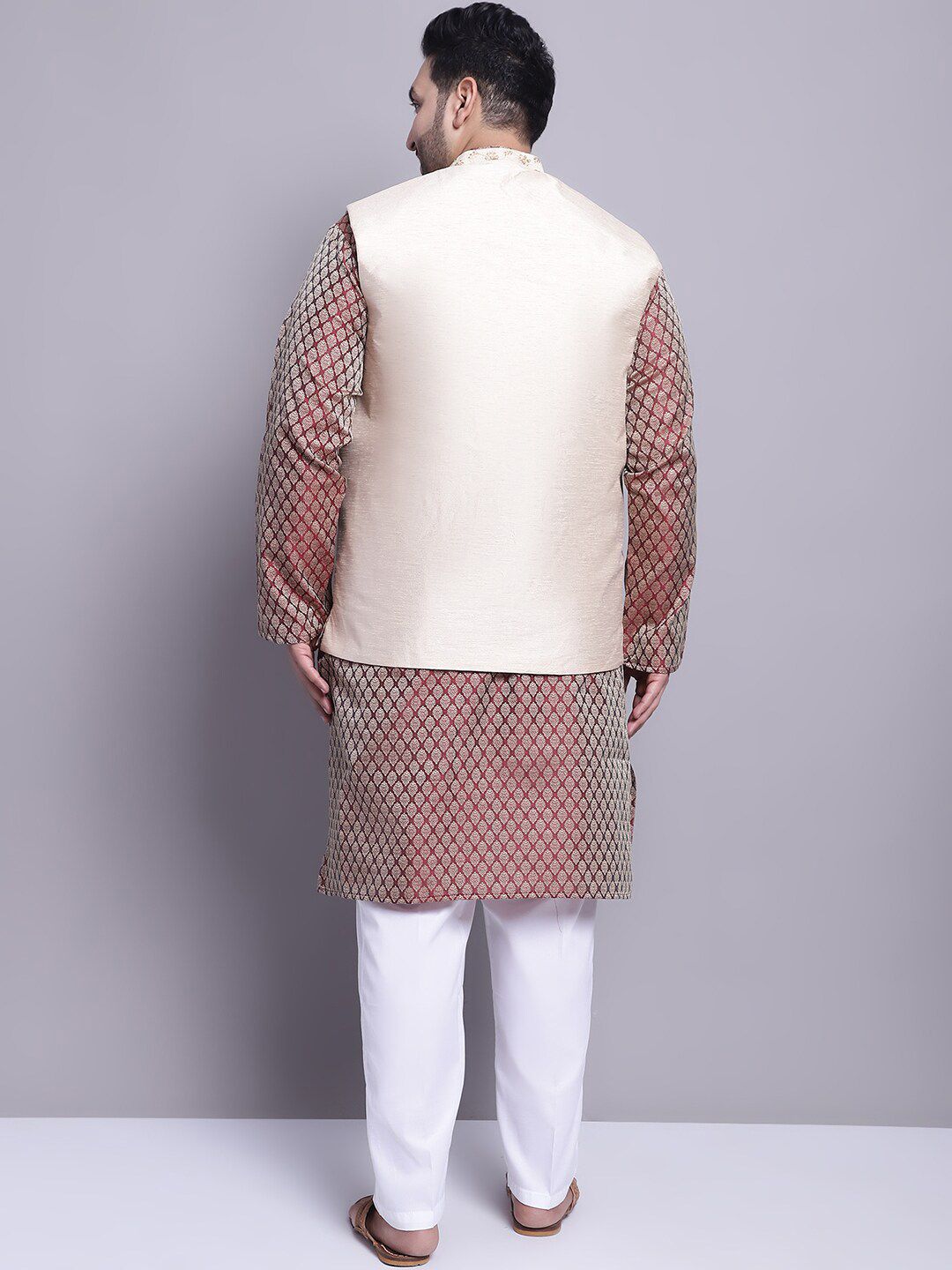 SOJANYA PLUS Woven Design Kurta & Pyjamas With Nehrujacket