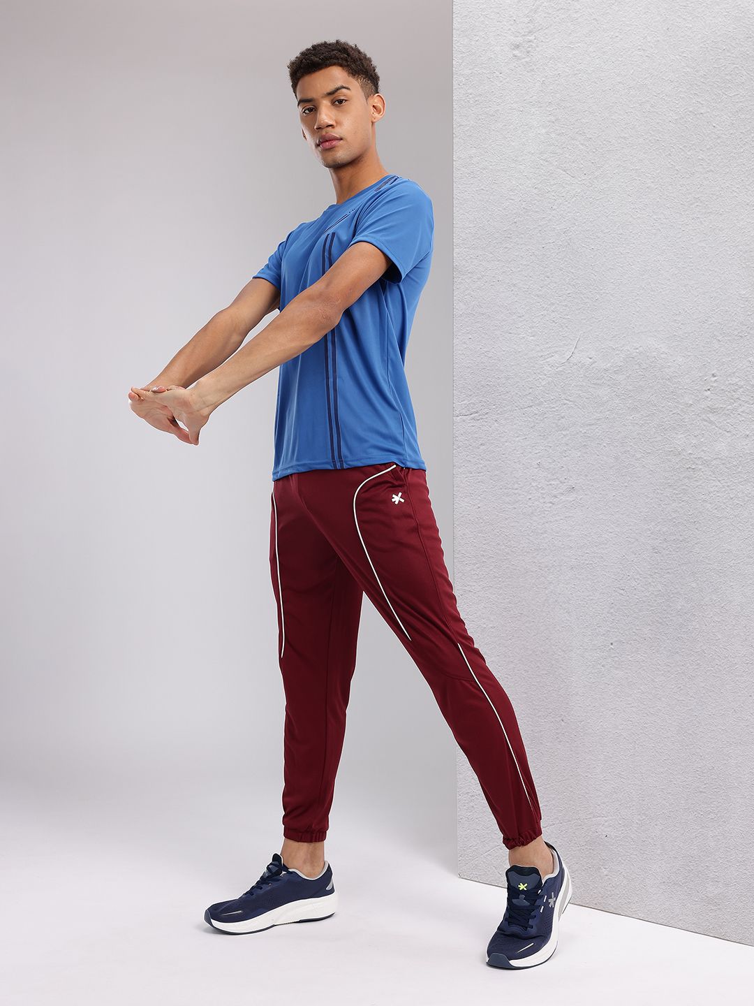 HRX by Hrithik Roshan Men Mid-Rise Rapid-Dry Training Joggers with Contrast Piping