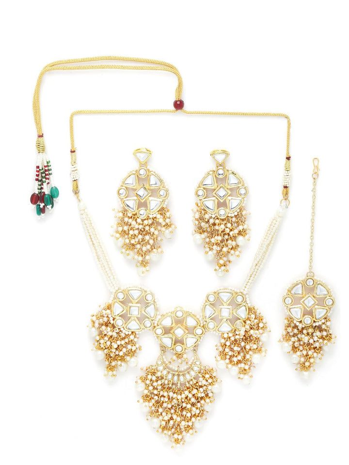 KARATCART Gold-Plated Pearl Studded  Kundan Choker Neckalce Set