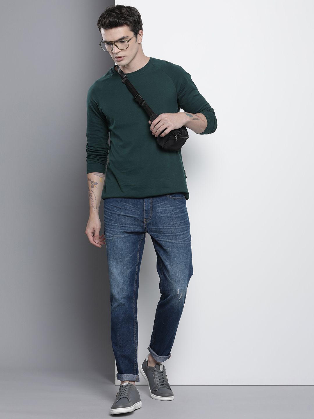 The Indian Garage Co Men Slim Fit Mildly Distressed Light Fade Stretchable Jeans
