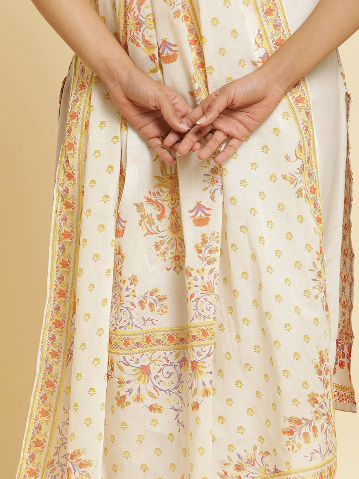 W Floral Printed Straight Kurta With Trousers & Dupatta