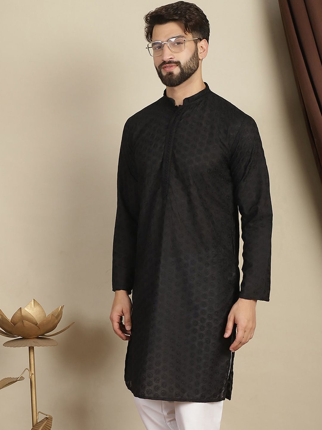 Anouk Motif Etnik Hitam Bersulam Kolar Mandarin Kurta Lurus Kapas Tulen