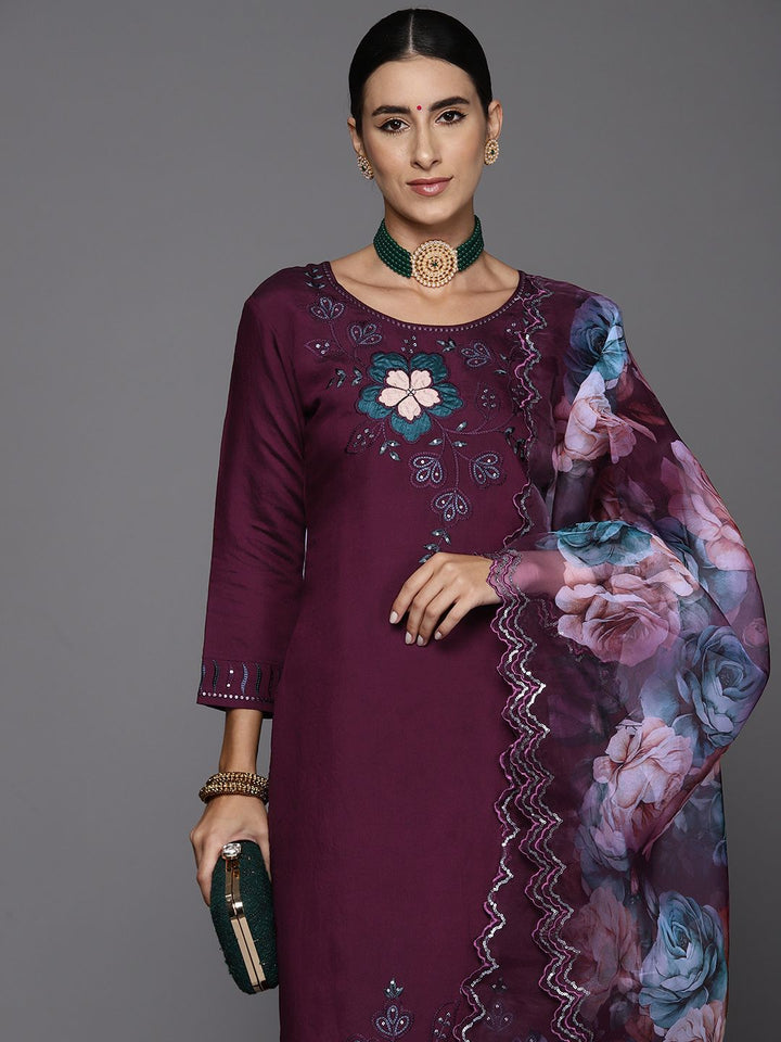 Indo Era Women Floral Embroidered Regular Sequinned Kurta with Trousers & With Dupatta