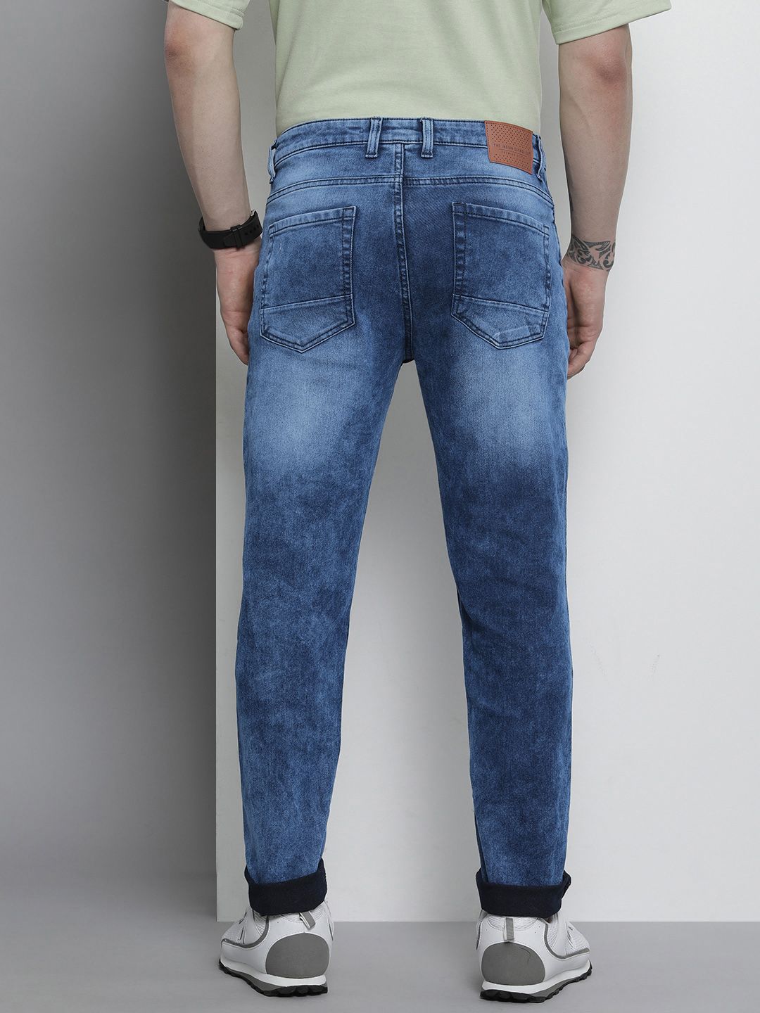 The Indian Garage Co Men Slim Fit Mildly Distressed Heavy Fade Stretchable Jeans