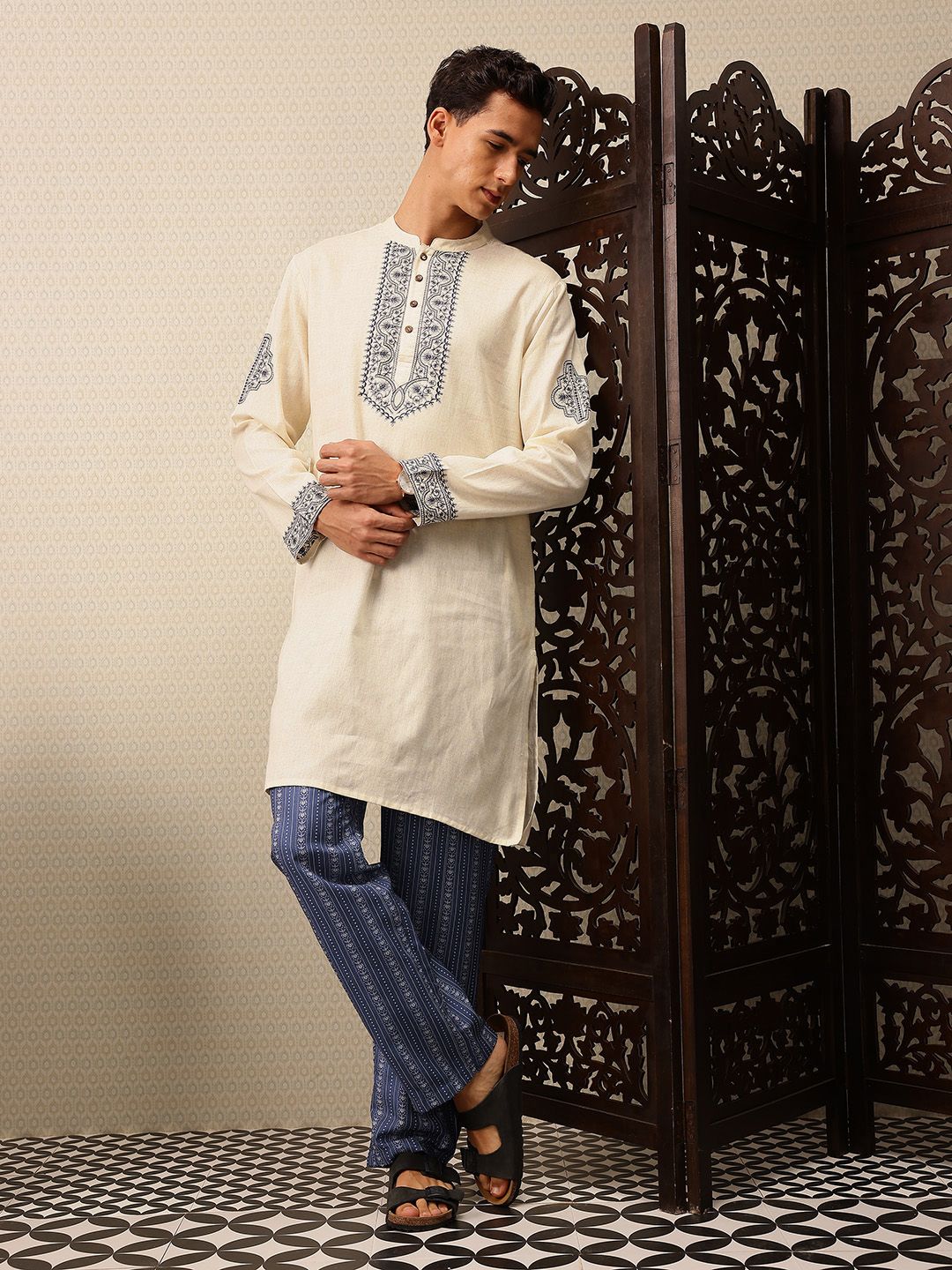 House of Pataudi Floral Embroidered Pure Cotton Jashn Kurta with Trousers