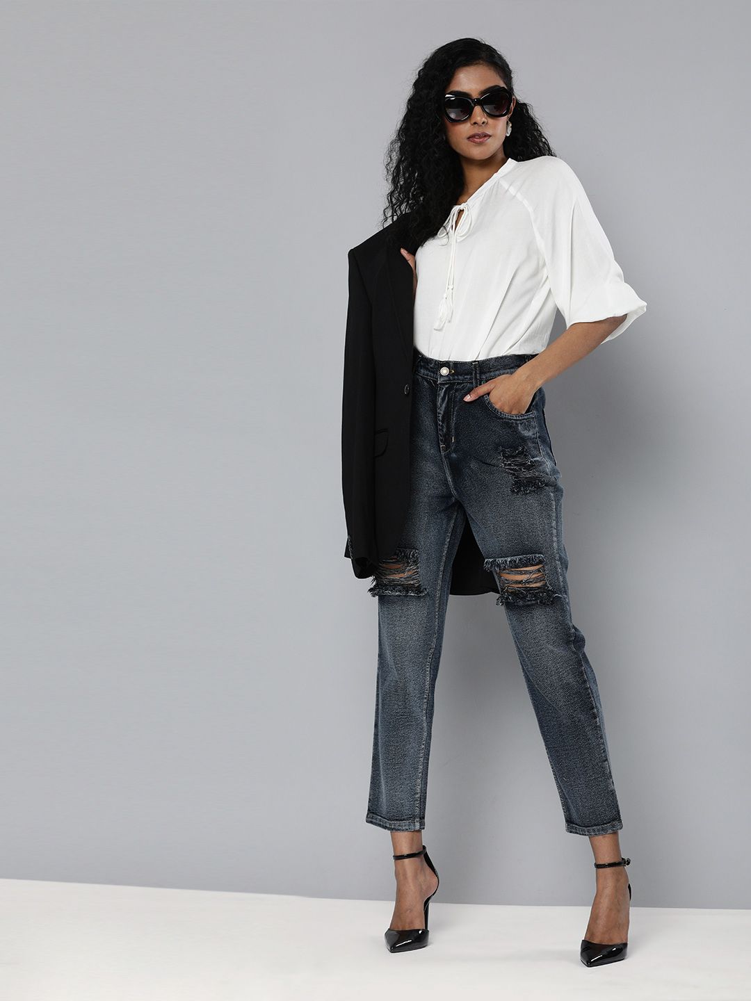 SASSAFRAS Women Navy Blue Regular Fit High-Rise Highly Distressed Cropped Jeans