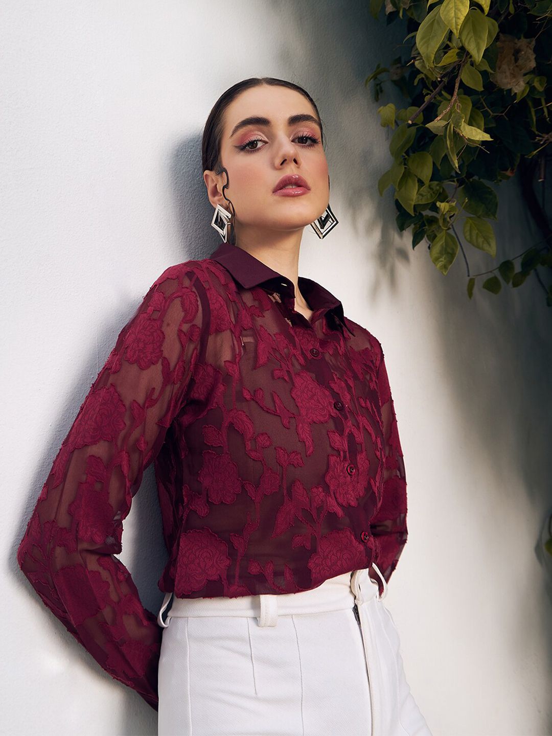 Berrylush Maroon Self Design Spread Collar Casual Shirt