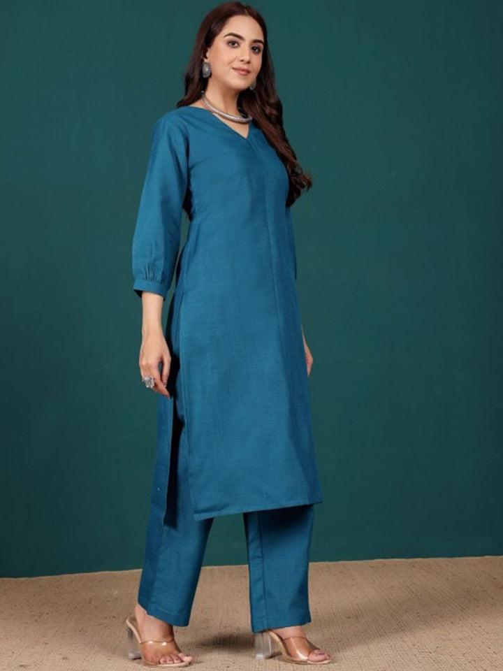 Varanga Women Regular Kurta with Trousers