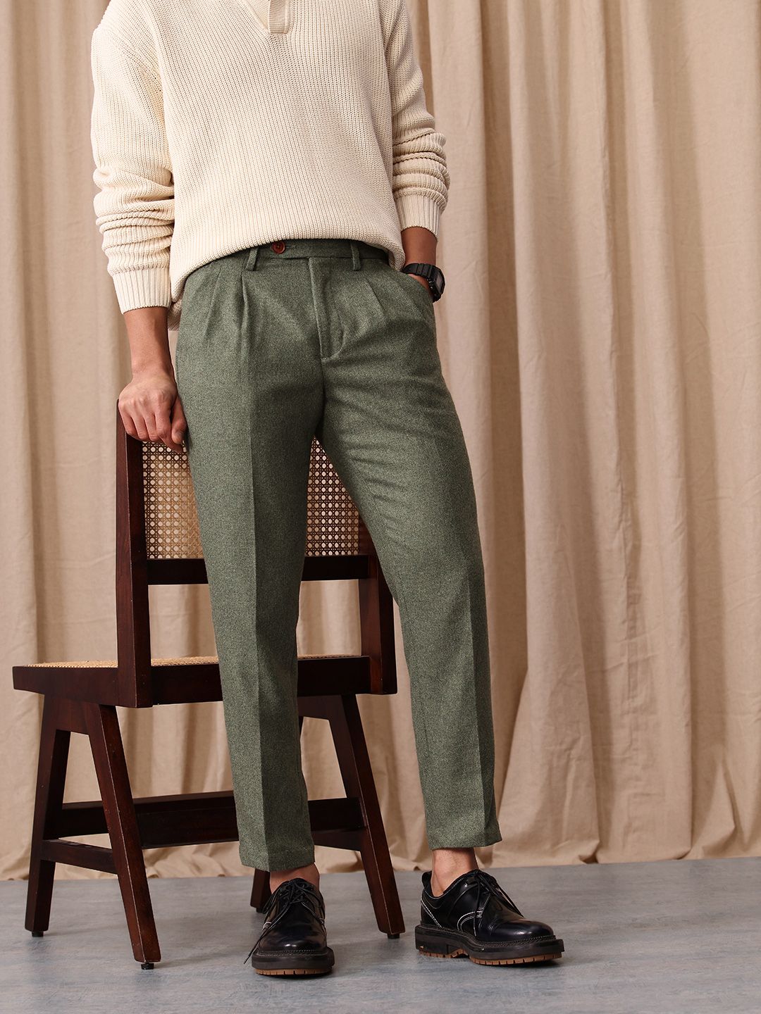Mr Bowerbird Men Tailored Fit Textured Pleated Trousers