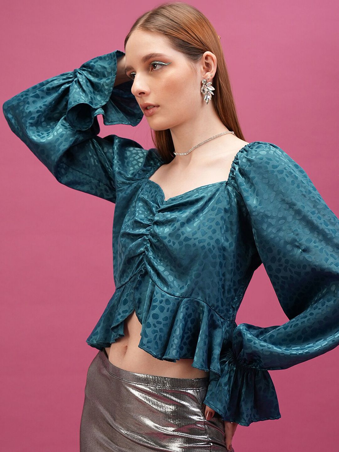 Tokyo Talkies Sweetheart Leher Lengan Loceng Ruched Ruffled Top