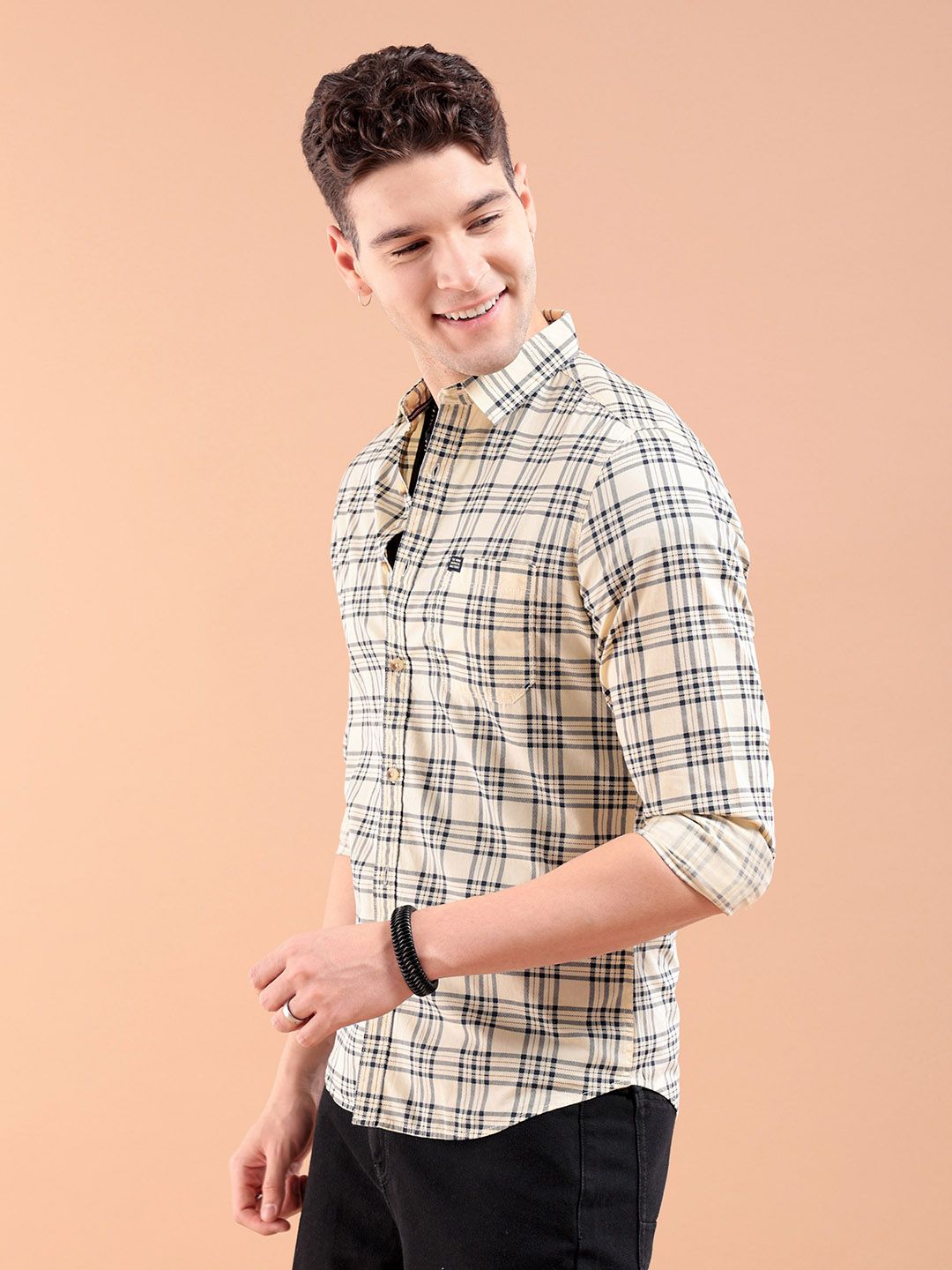 The Indian Garage Co Men Cream-Coloured & Black Slim Fit Checked Casual Shirt