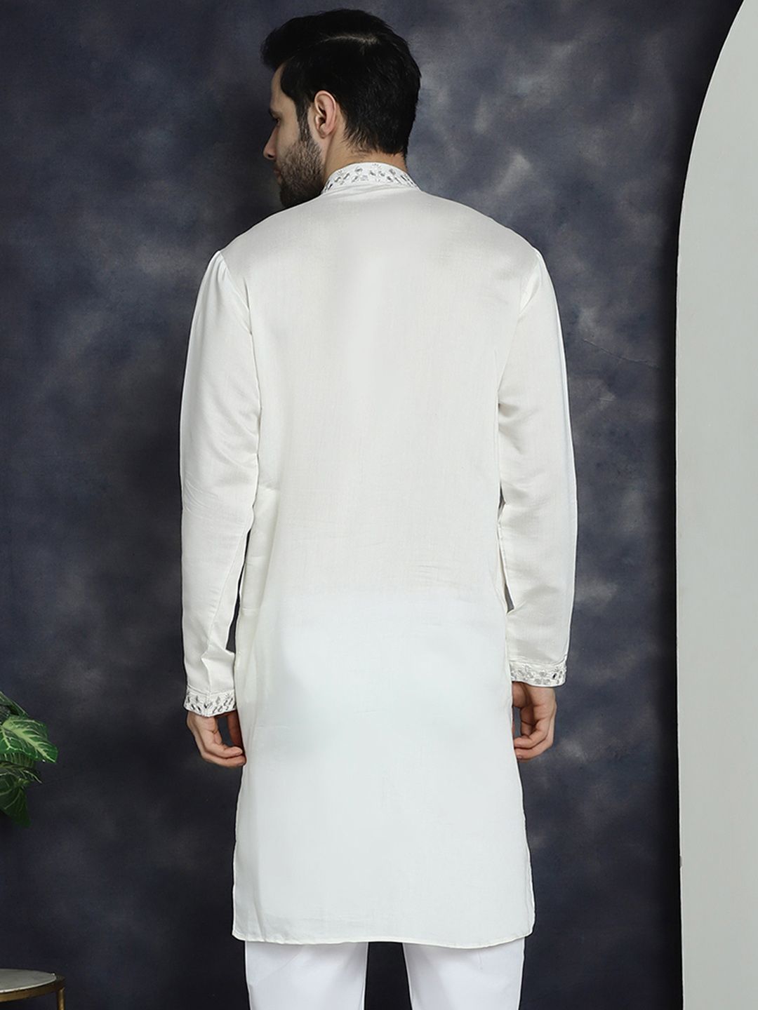 Jompers Embroidered Flared Sleeves Thread Work Strigth Kurta