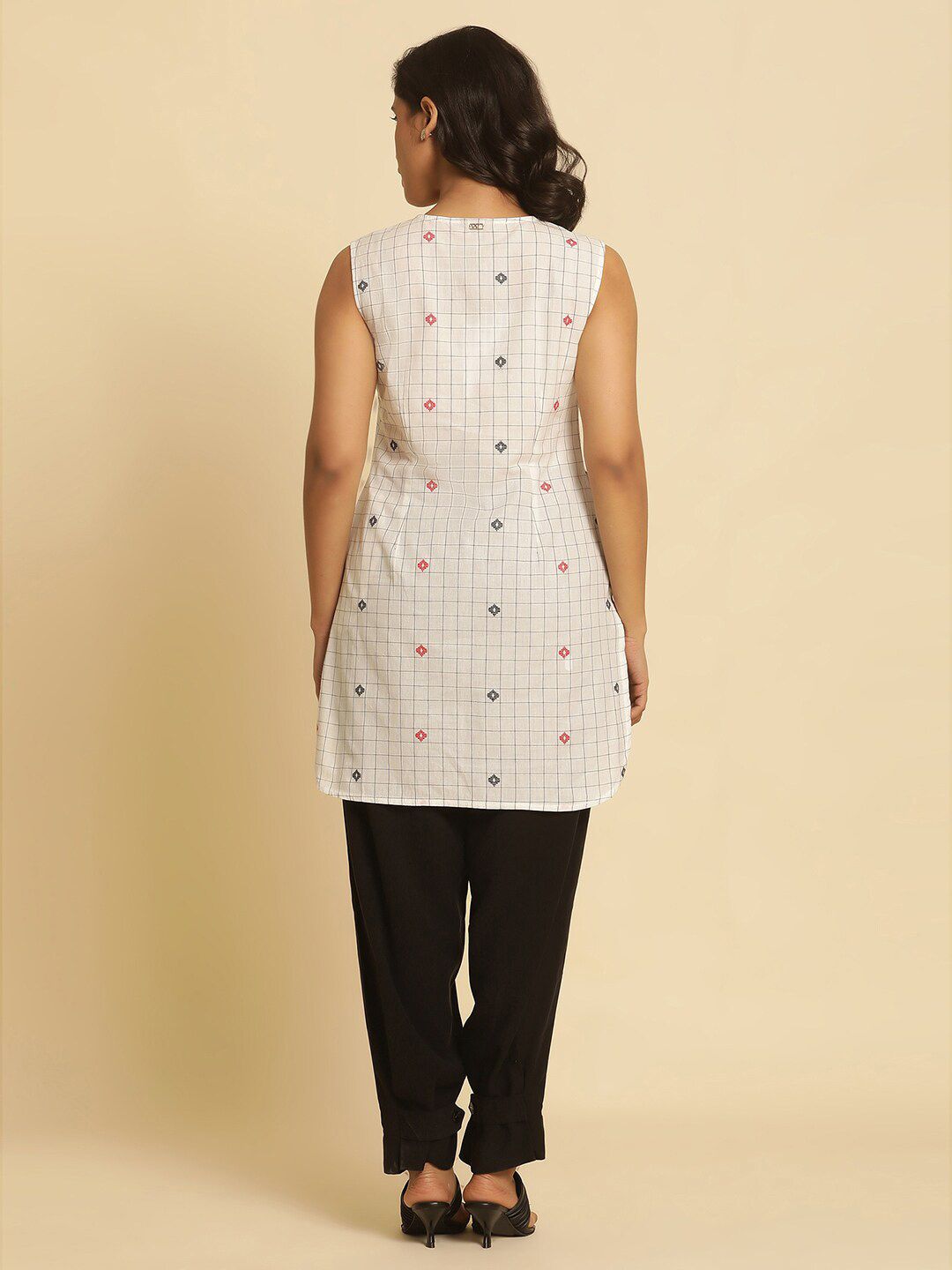 W Checked Sleeveless Pure Cotton Straight Kurti