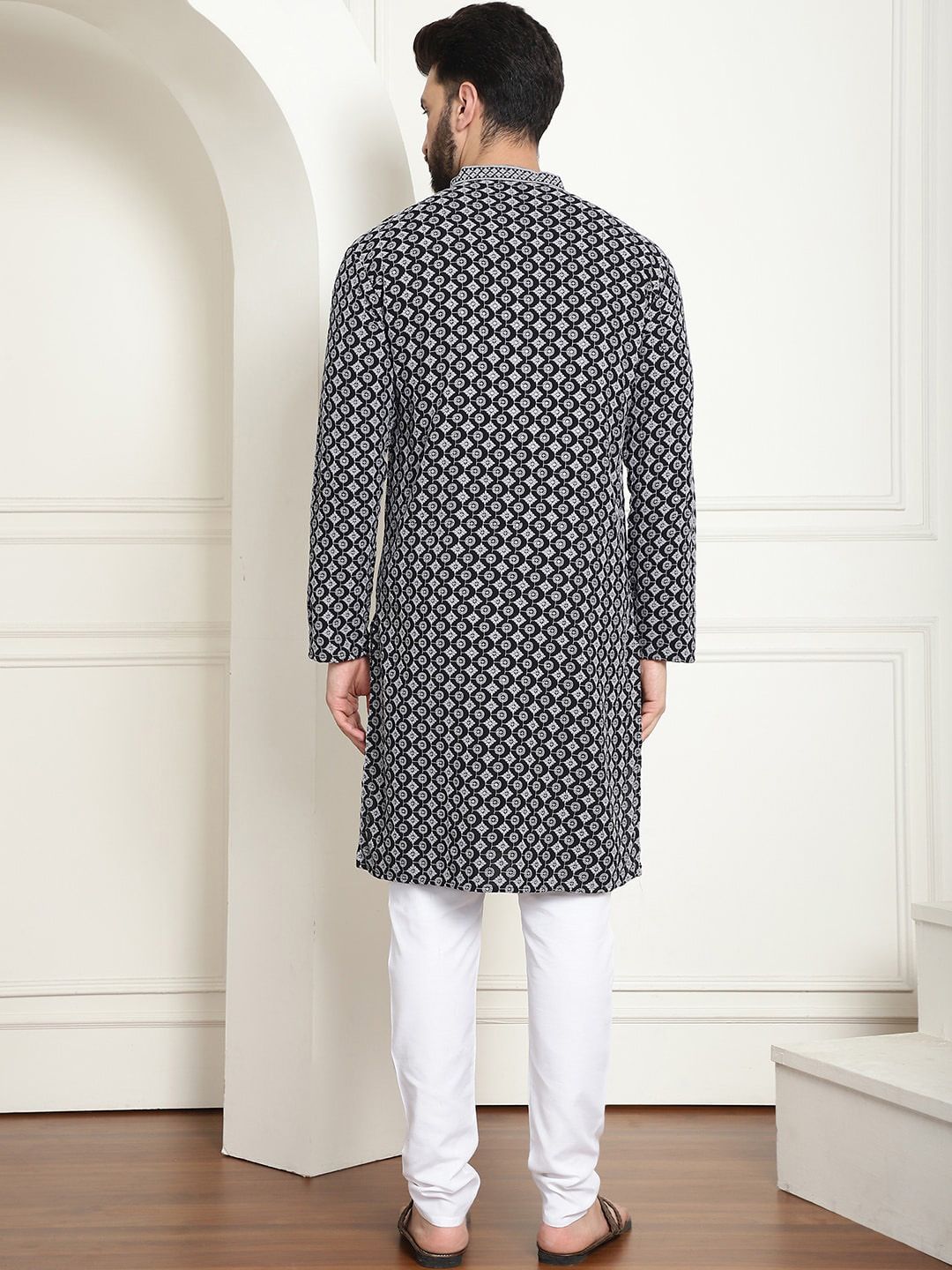 SOJANYA Floral Embroidered Regular Thread Work Pure Cotton Kurta with Churidar