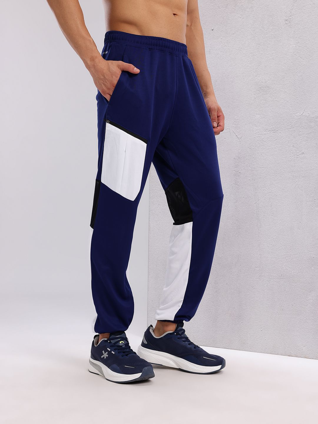 HRX by Hrithik Roshan Men Colourblocked Mid-Rise Rapid-Dry Regular Fit Running Joggers